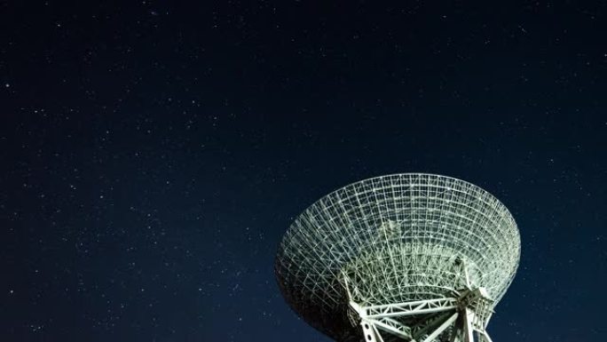 T/L射电望远镜夜间观测天空