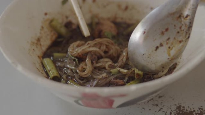 泰国牛肉面配汤