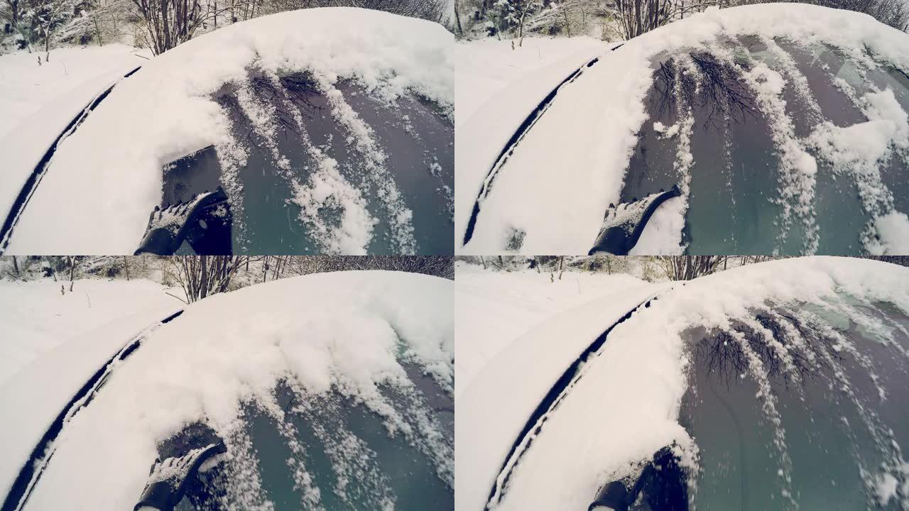 从车窗上刮冰雪从车窗上刮冰雪铲雪