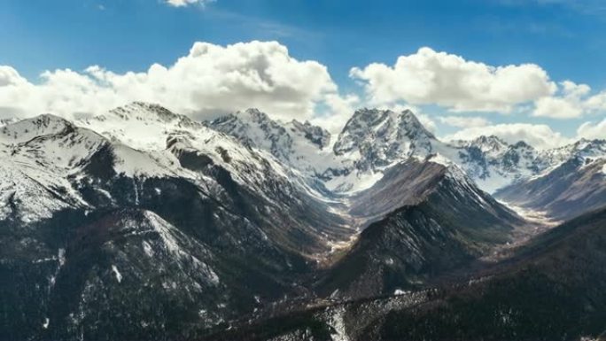 白马雪山的鸟瞰图-时间流逝