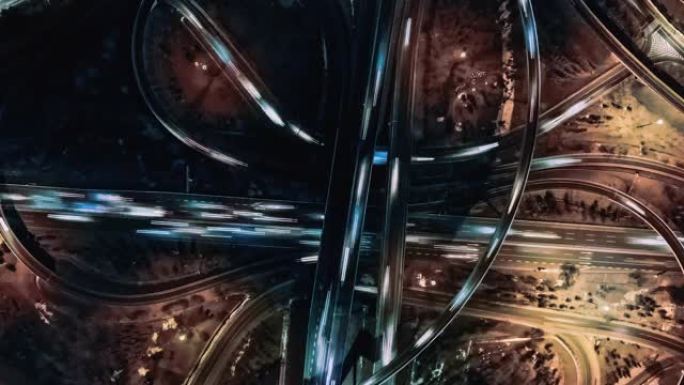 T/L无人机视图，夜间立交桥的光路