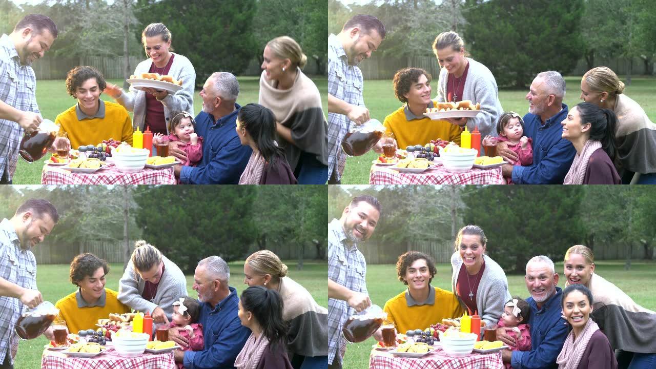 西班牙裔家庭和朋友在户外野餐