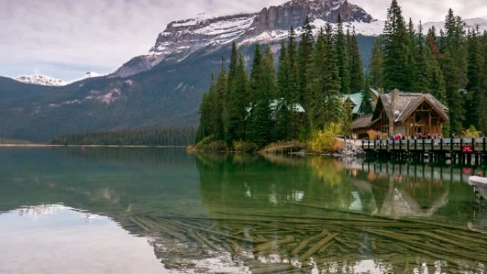加拿大艾伯塔省Yoho国家公园翡翠湖景观自然场景的延时，延时倾斜运动