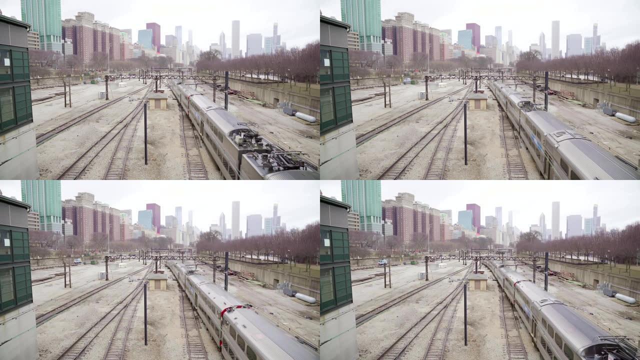伊利诺伊州芝加哥市中心的地铁列车