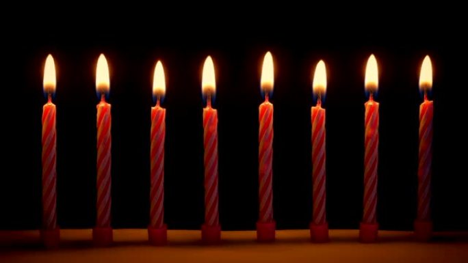 蛋糕上的生日蜡烛视频素材