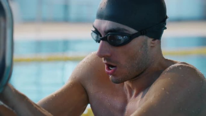 谷歌的专业游泳运动员用努力和奉献精神训练在自由式游泳池游泳赢得比赛。