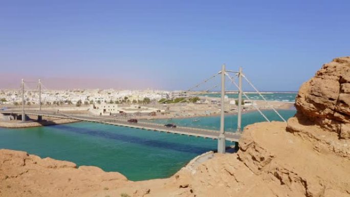 苏尔市的空中桥梁Khor Al Batah
