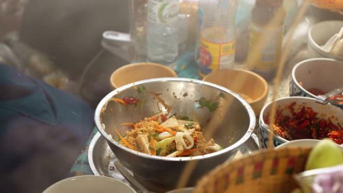 混合: 泰国沙拉烘焙食物幸福搅拌