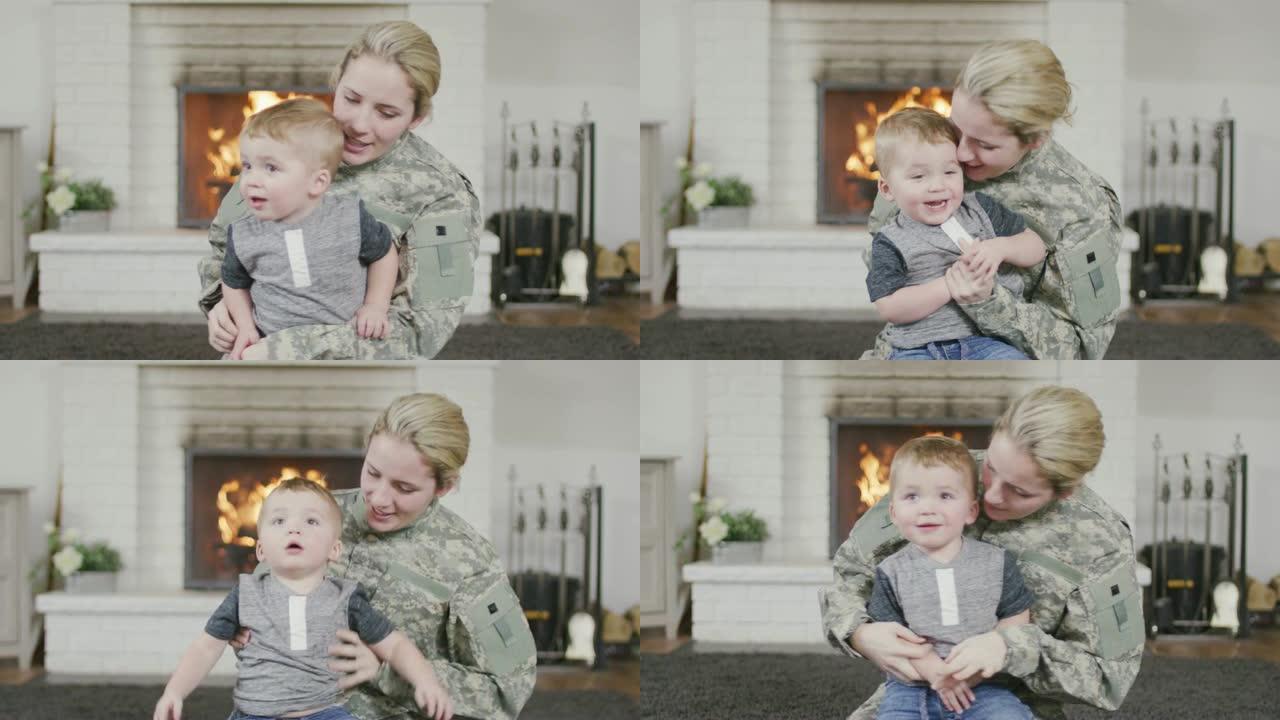 士兵妈妈和她的小男孩玩
