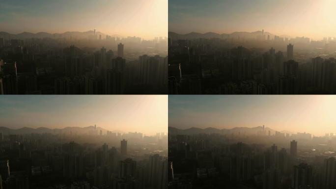 日落时间香港摩天大楼的鸟瞰图和多莉前方。
