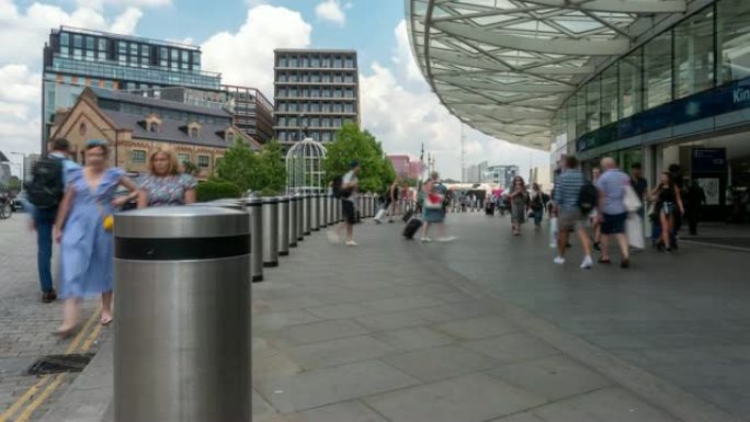英国伦敦国王十字火车站的延时步行通勤人群