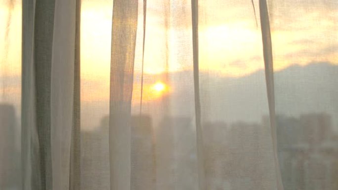 早上的窗帘窗户窗帘视频素材微风晨曦