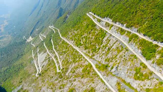 山区蜿蜒的道路