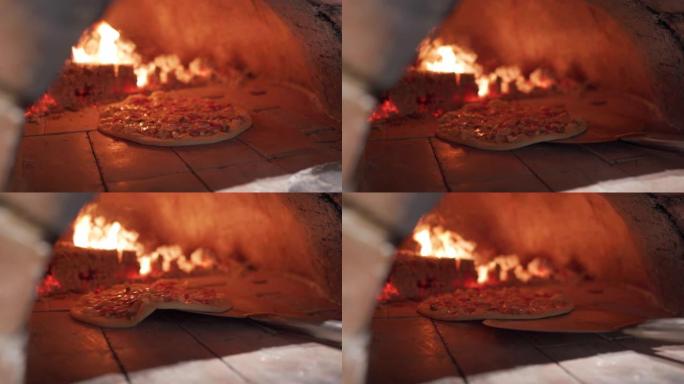自制比萨饼在粘土烤箱中烘烤。