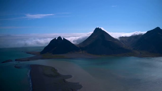 冰岛自然。山脉和湖泊。过度失误。