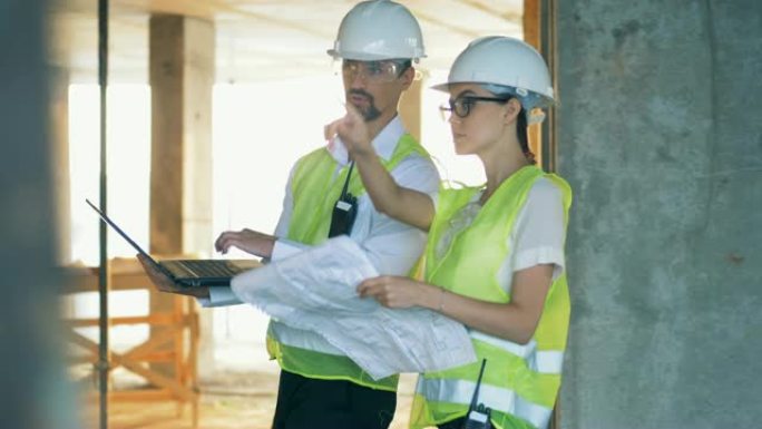 建筑师走在建筑工地，施泰戴卡姆开枪。