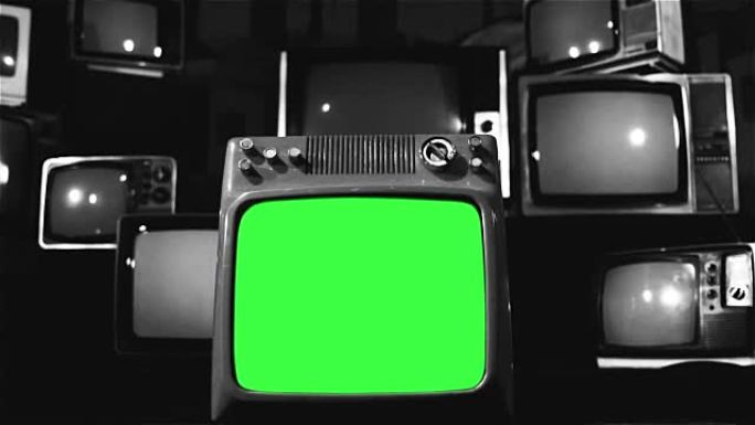带绿色屏幕的老式电视。黑白镜头。