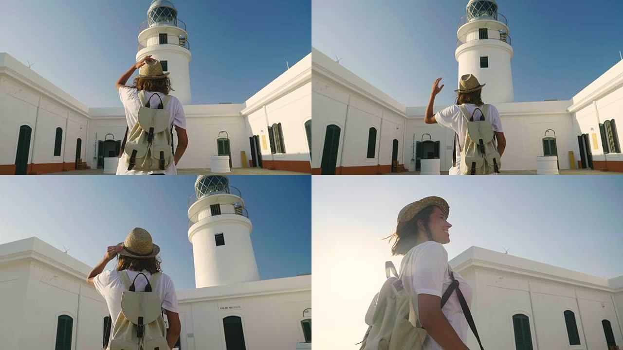 一个美丽的年轻游客 (女孩) 的肖像，看着一个灯塔，一个背包，戴着草帽，白宫背景。