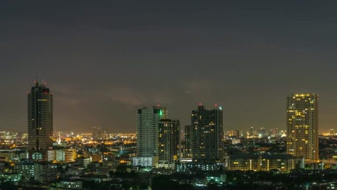 曼谷城市景观的时间流逝，雷电和暴风雨笼罩着建筑物和夜晚的云层