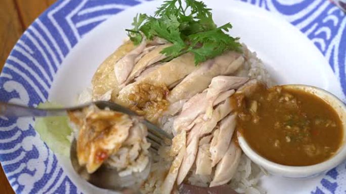 吃蒸鸡和米饭,考门盖。