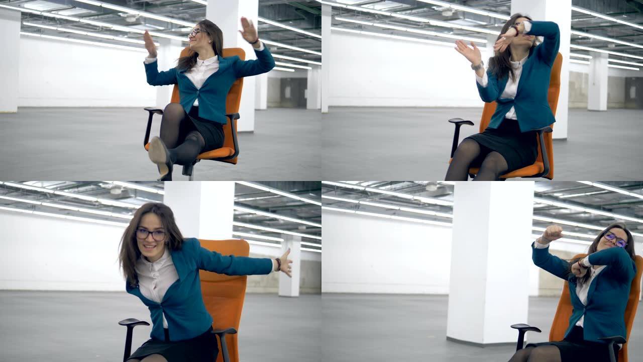 女工跳舞，坐在办公椅上，玩得很开心。