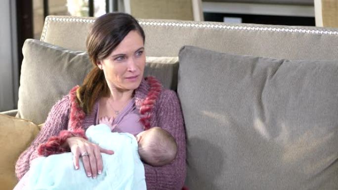 母亲母乳喂养女婴外国人坐月子抱孩子照顾婴