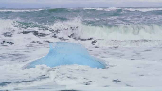 冰岛冰冷的海洋女士