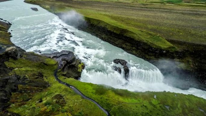空中: 冰岛的古尔福斯瀑布