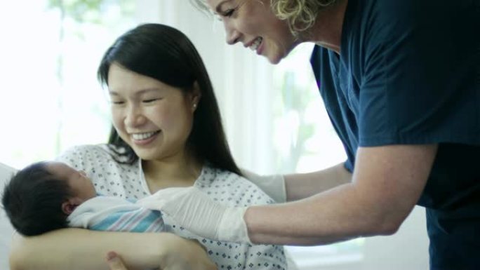 检查婴儿产科孩子出生新生婴儿