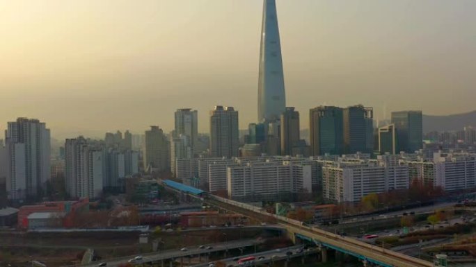 韩国首尔鸟瞰图，乐天世界塔建筑和蚕室站桥