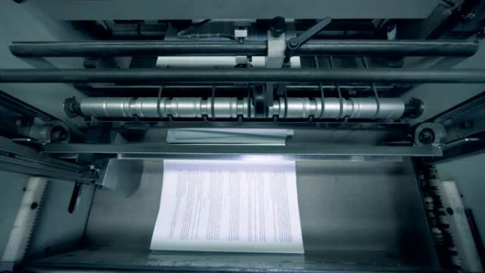 带有文本的纸质页面由工厂机制以顶视图发布