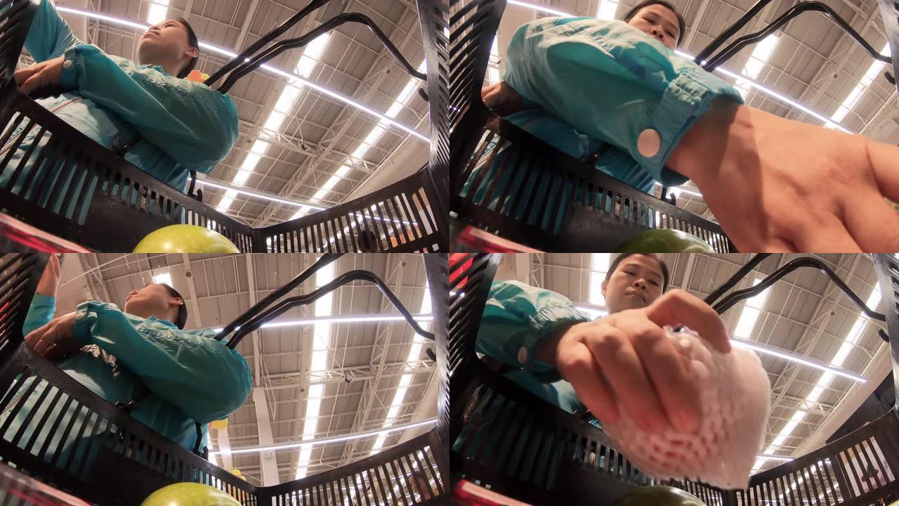 购物中心的女人在篮子里的相机低角度视角