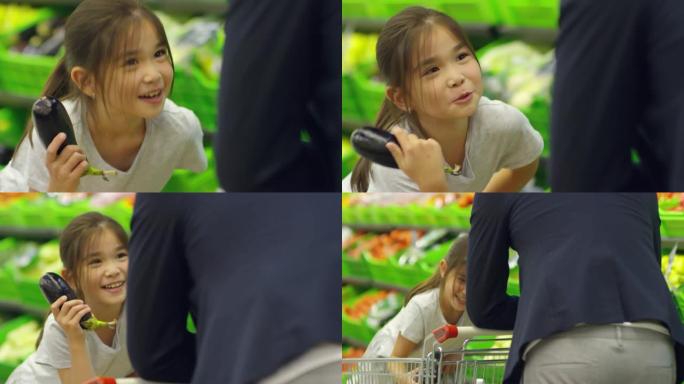 女孩在超市与父亲交谈并微笑