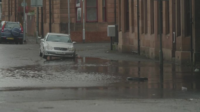 M1欧洲街头雨天路面积水