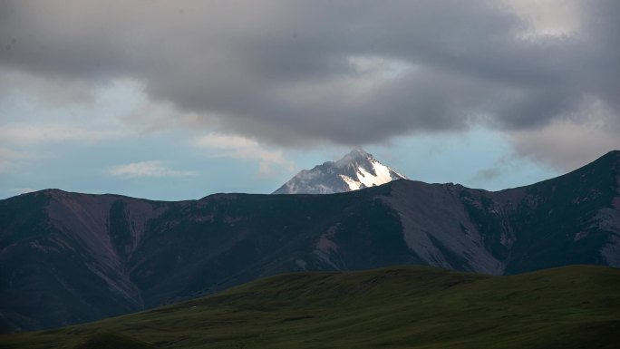 祁连山团结峰主峰延时