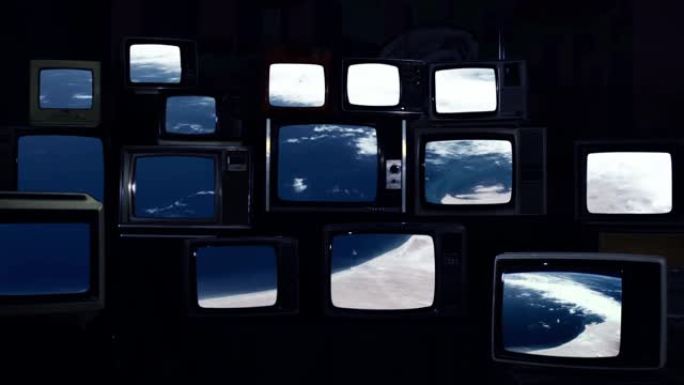 从太空看，毛里塔尼亚和非洲，在许多80年代的电视上。蓝色暗调。