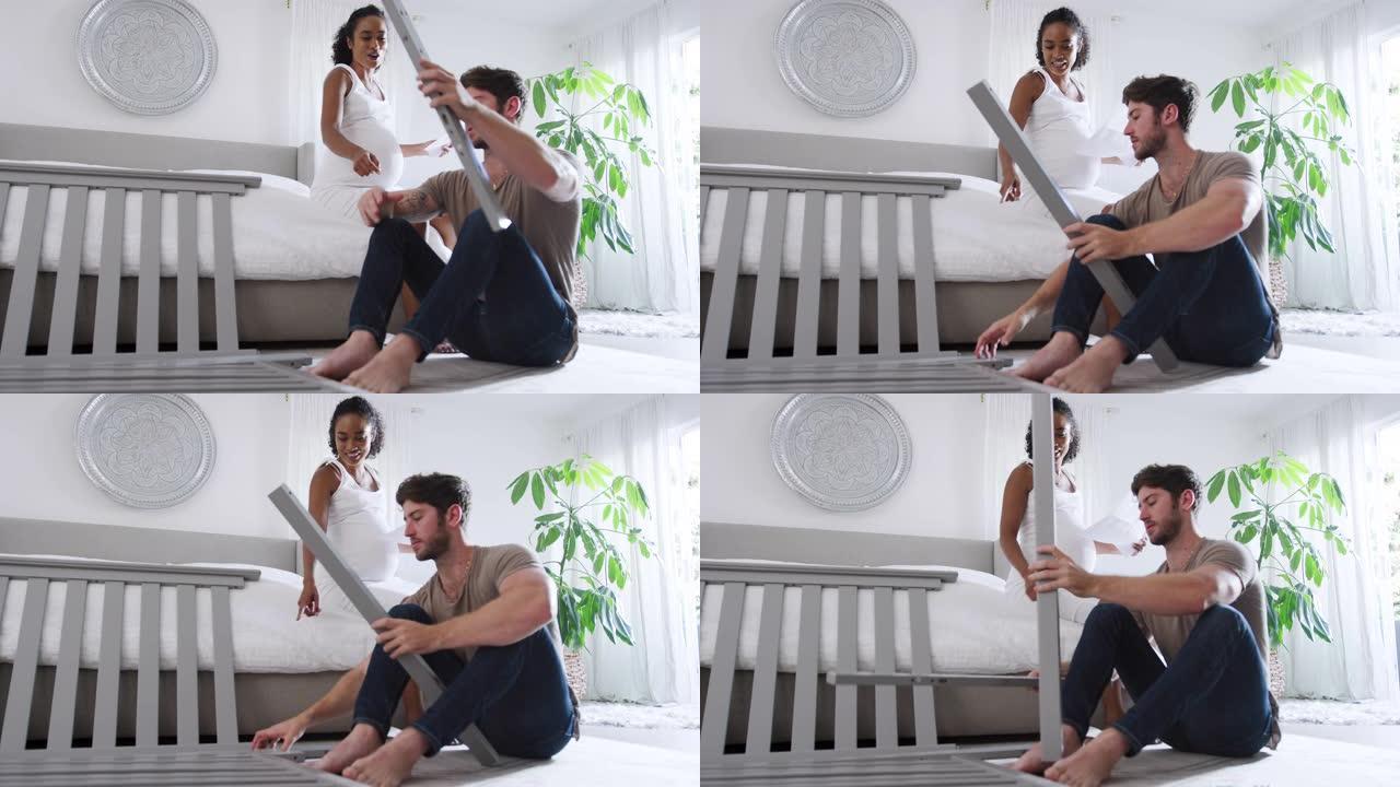 与孕妇的跨种族夫妇正在寻找自我组装婴儿床的说明