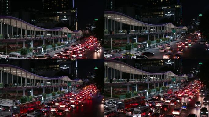 延时和倾斜: 曼谷交通和夜间人群。