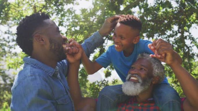 非裔美国人与父亲和儿子共度时光