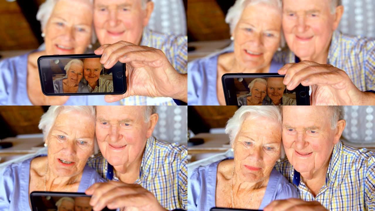 高加索老夫妇在舒适的家中用手机自拍的前视图4k