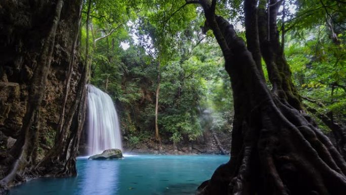 泰国北碧府美丽的瀑布景色