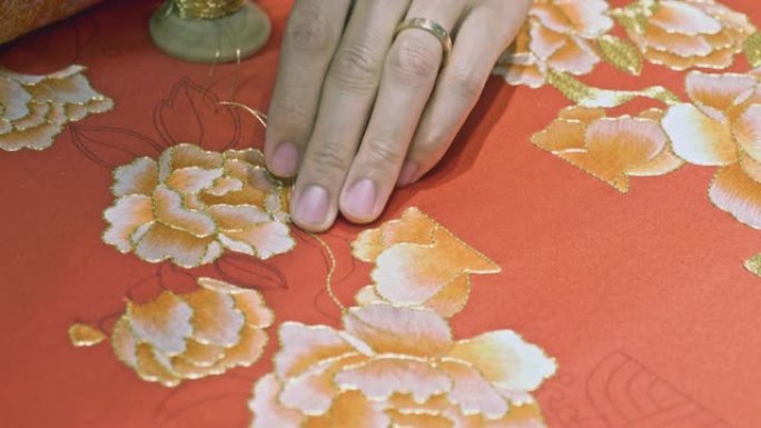 中国工匠刺绣婚纱的特写