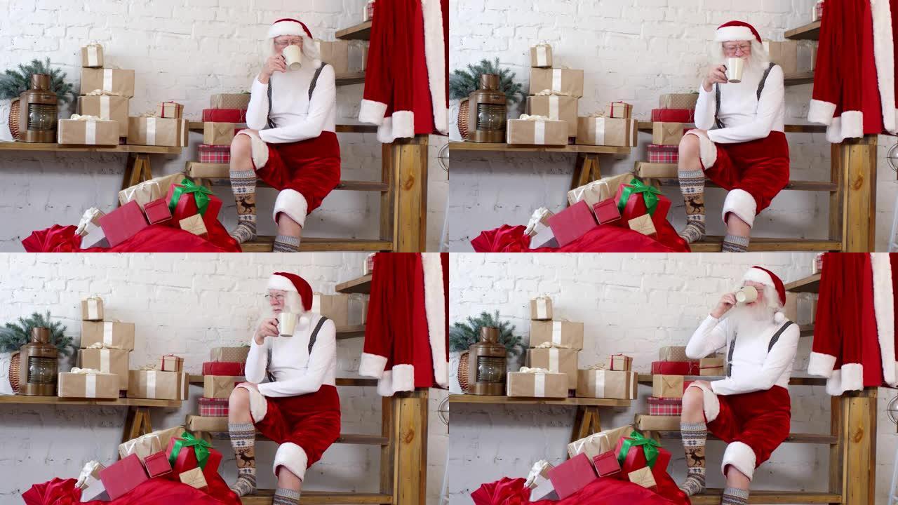 圣诞老人在家在木制楼梯上喝茶