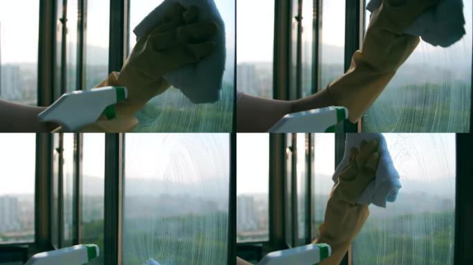 女人清洁玻璃窗