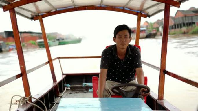 越南湄公河三角洲芹省蔡让港水上市场传统市场越南男子划船的4k镜头，运输和商品概念