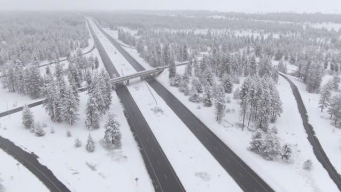 空中: 风景秀丽的无人机视图，环绕着公共汽车高速公路的白雪皑皑的风景。