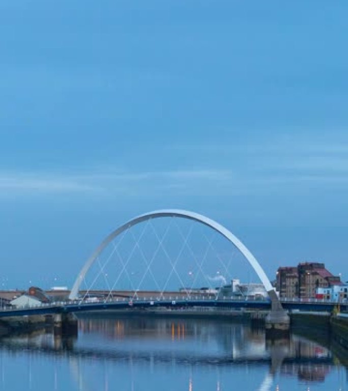 英国苏格兰格拉斯哥克莱德弧桥的垂直昼夜延时
