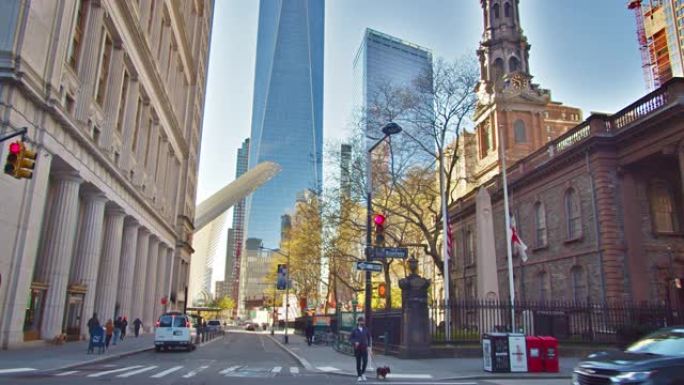 曼哈顿市中心的日落。教堂。世界贸易中心。城市生活
