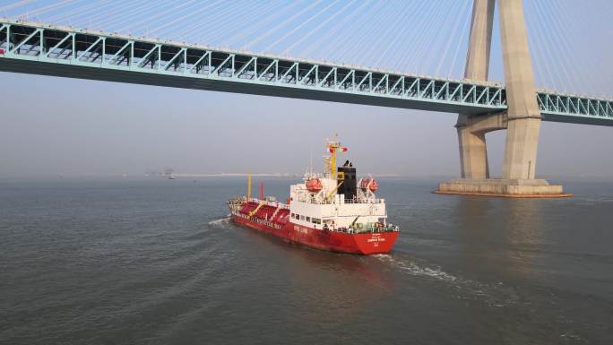 长江 大桥  万吨轮 危险品船 LPG