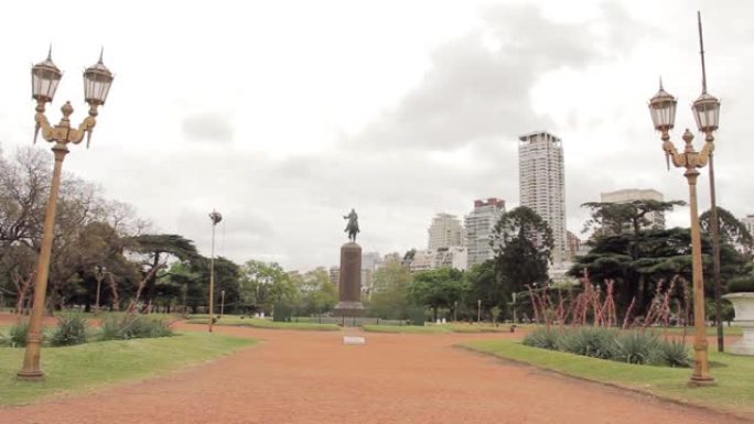 阿根廷布宜诺斯艾利斯巴勒莫公园 (Bosques de Palermo) 的老灯笼中的胡安·曼努埃尔